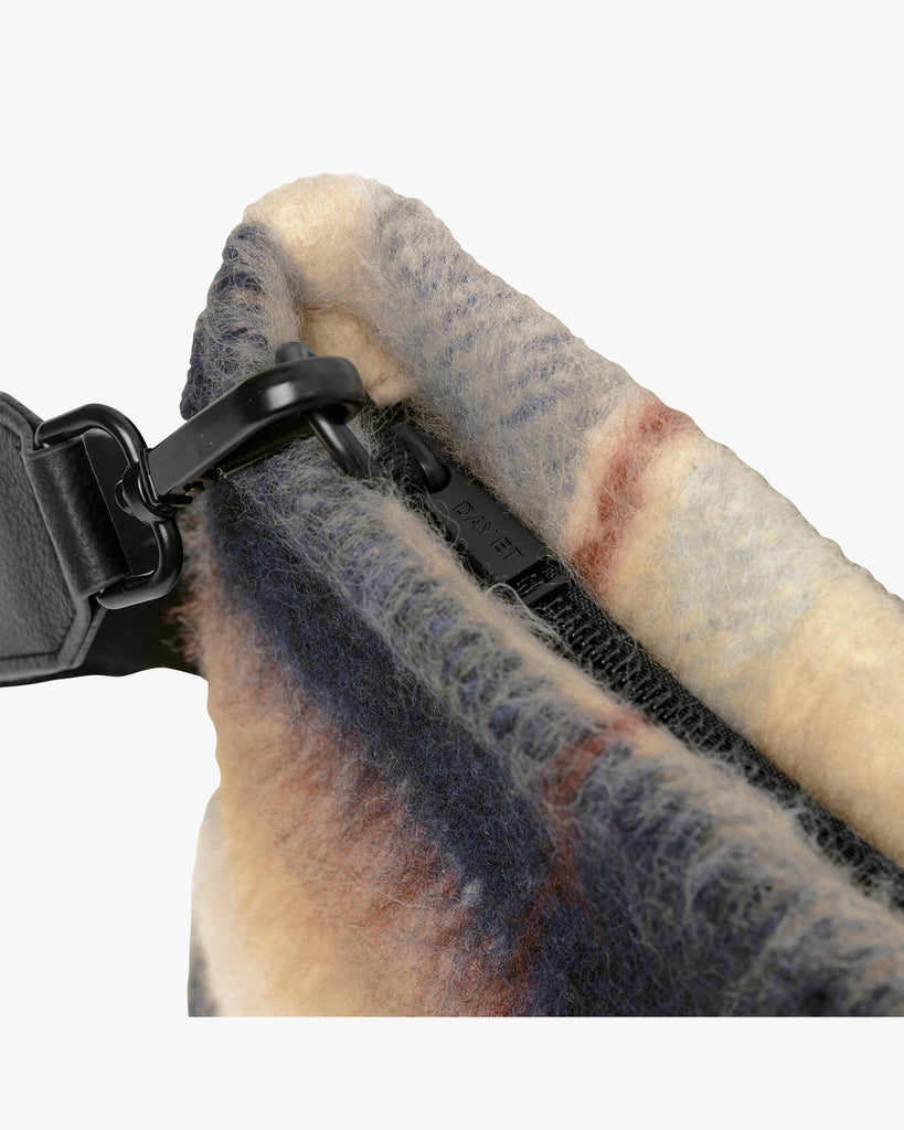 Day Woolen Check CB Pouchy